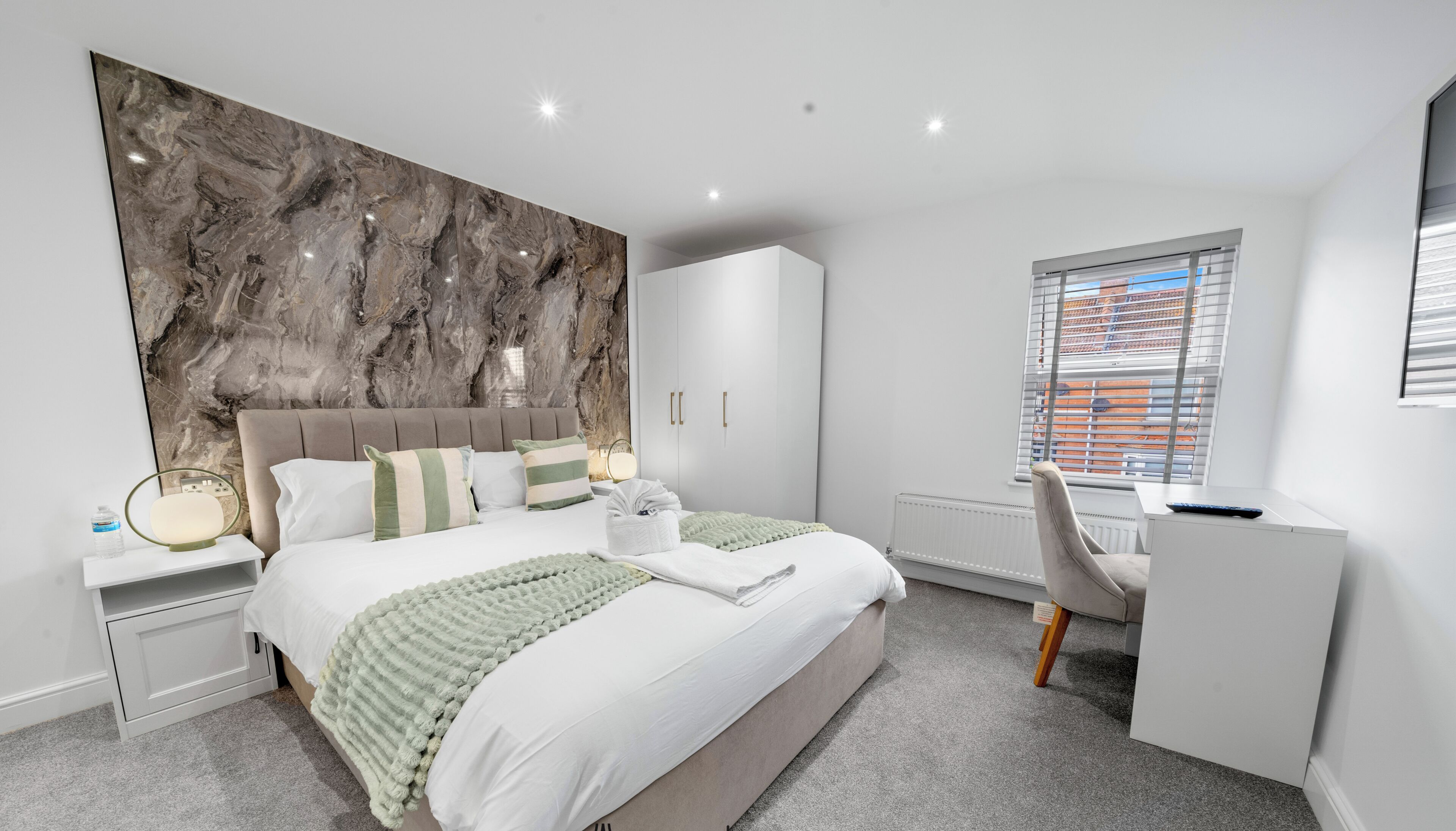 1 chambre, bureau, accès au Wi-Fi (inclus), literie fournie