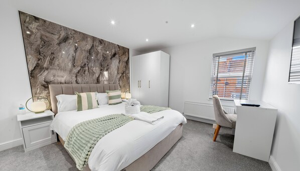 1 bedroom, desk, free WiFi, bed sheets