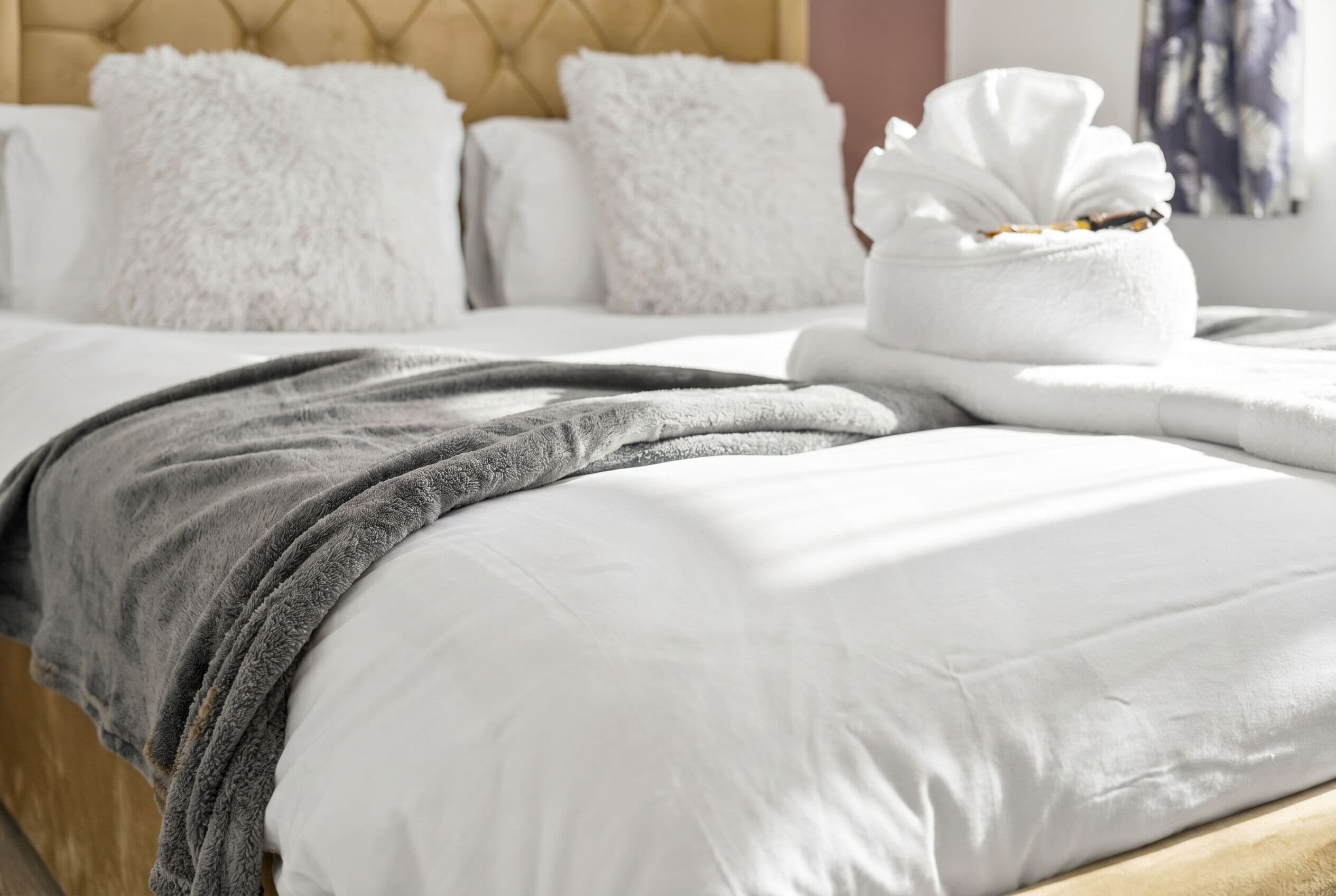 Desk, iron/ironing board, WiFi, bed sheets