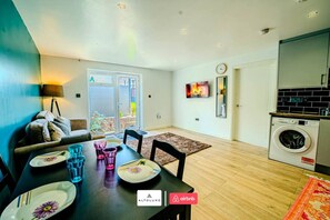 Interior - Last Min Discount|Ideal for Couples, Professionals (Kingswood)