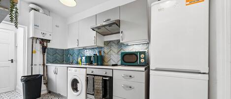 Coffee/tea maker, fridge, microwave, oven