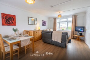TV, stereo - Last Min Discount|3 Bed Gem|Contractors|Groups (Little Stoke)