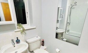 Hair dryer - 5 Bed|Families|Relocation|Quick Access to Centre (Whitehall)