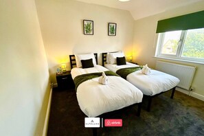 Iron/ironing board, WiFi, bed sheets - LAST MIN DISCOUNT|Contractors|Families|Parking (South Gloucestershire)