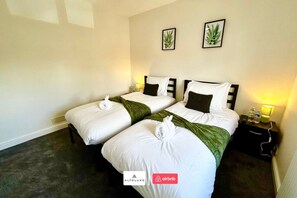Iron/ironing board, WiFi, bed sheets - LAST MIN DISCOUNT|Contractors|Families|Parking (South Gloucestershire)