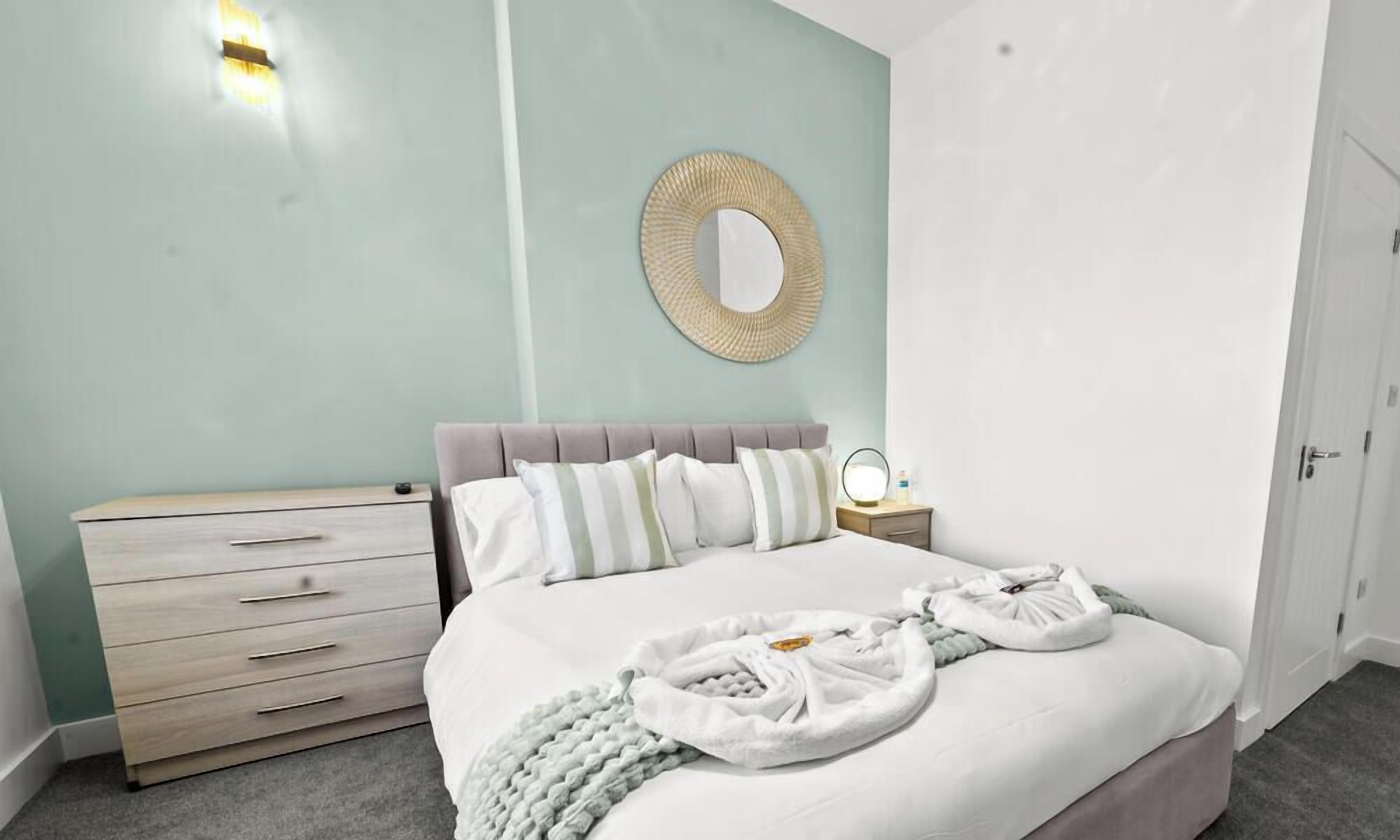 1 bedroom, desk, free WiFi, bed sheets