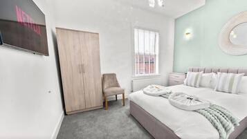 1 bedroom, desk, free WiFi, bed sheets