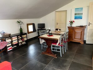 Dining - Gite La Petite Maison mazere – Peaceful Retreat in the Ariège Countryside (Mazères)