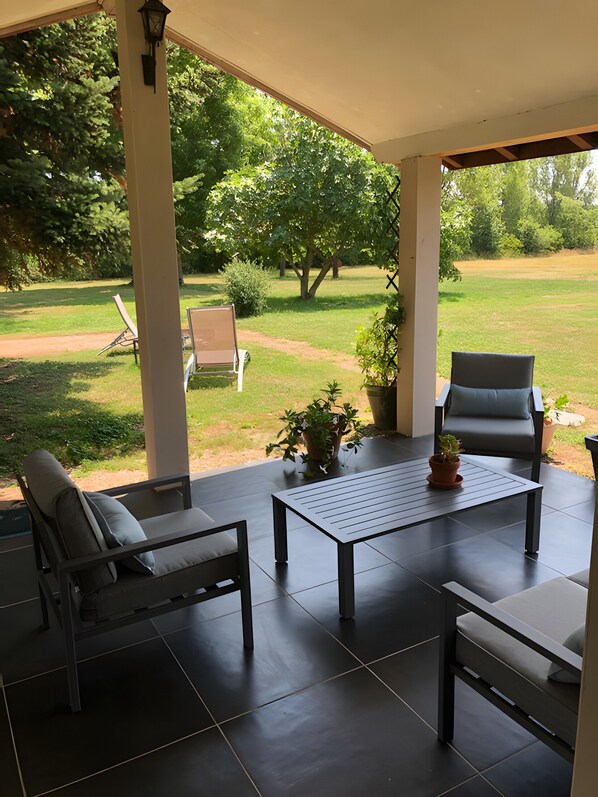 Terrace/patio - Gite La Petite Maison mazere – Peaceful Retreat in the Ariège Countryside (Mazères)