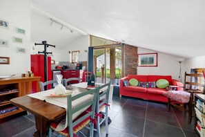 Interior - Gite La Petite Maison Mazères – Tranquility in the Ariège Countryside (Mazères)