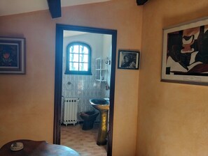 Bathroom - Vrbo Property (Saint-Paulet-de-Caisson)