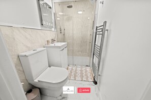 Bathroom - Burnham-on-sea | Luxury | Families | Large Groups (Somerset)