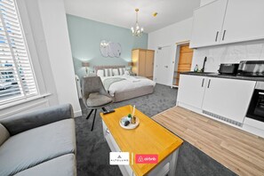 Desk, WiFi - Burnham-on-sea | Luxury | Families | Large Groups (Somerset)