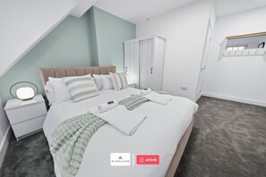 Desk, WiFi - Burnham-on-sea | Luxury | Families | Large Groups (Somerset)