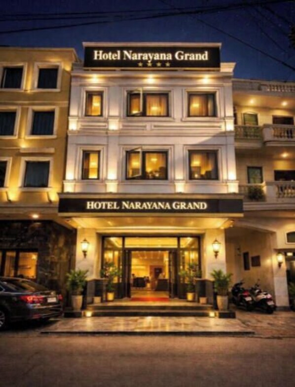 Exterior - Narayana Grand Hotel (New Delhi)