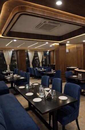 Dining - Narayana Grand Hotel (New Delhi)