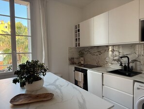 Fridge, microwave, oven, stovetop - Chez Massy, in the heart of the city! (Hyères)