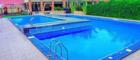 2 indoor pools