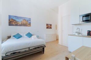 Iron/ironing board - GuestHost - Comfortable 30m2 studio, perfect for 2, located on the second floor of a building with lift.The apartment is located in the Ca' Granda - Prato Centenaro area, located in Municipality 9 north of Milan, a well-connected residential area (M5 Ca' (Milan)