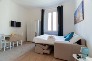 Iron/ironing board - GuestHost - Comfortable 30m2 studio, perfect for 2, located on the second floor of a building with lift.The apartment is located in the Ca' Granda - Prato Centenaro area, located in Municipality 9 north of Milan, a well-connected residential area (M5 Ca' (Milan)