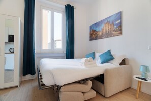 Iron/ironing board - GuestHost - Comfortable 30m2 studio, perfect for 2, located on the second floor of a building with lift.The apartment is located in the Ca' Granda - Prato Centenaro area, located in Municipality 9 north of Milan, a well-connected residential area (M5 Ca' (Milan)