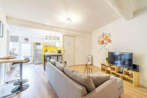 La Belle Vie - Elegant Retreat in Narbonne’s Historic Heart