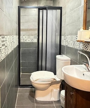 Basic Apartment | Bathroom - PeraHomes De (İstanbul)