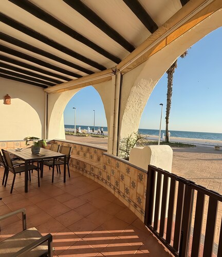 Beachfront House in Matalascañas with Sea Views