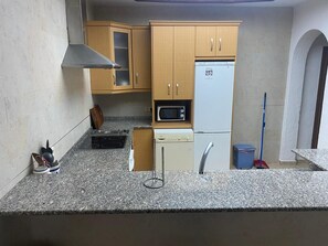 Private kitchen - Beachfront Apartment in Matalascañas with Sea Views (Matalascañas)