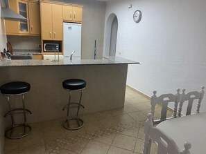 Private kitchen - Beachfront Apartment in Matalascañas with Sea Views (Matalascañas)