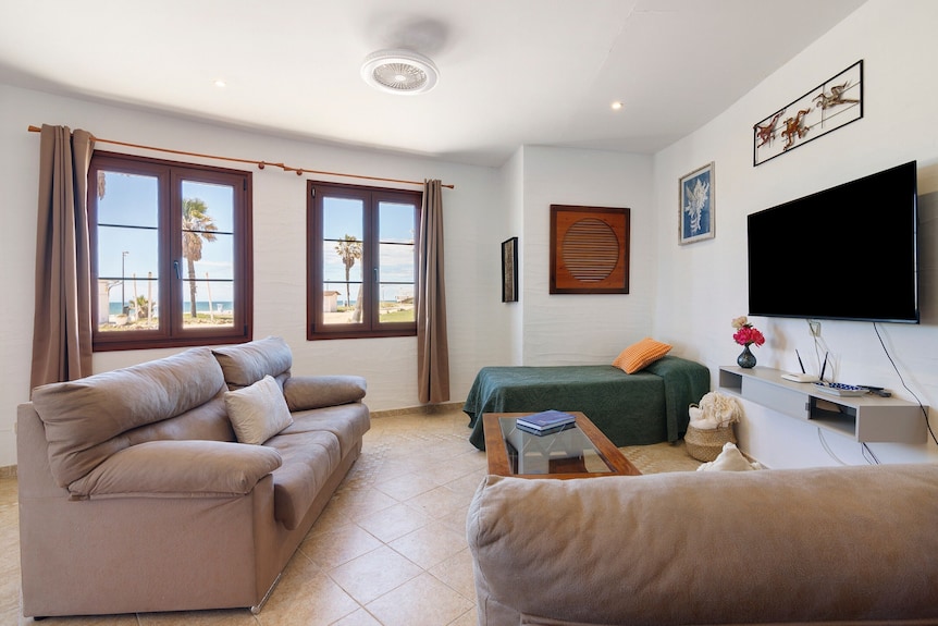 Casa En Primera Línea De Playa En Matalascañas Con Vistas Al Mar - Matalascañas