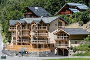 Apartment | Exterior - Chalet in Paradiski With Spa and Mountain Views (Peisey-Nancroix)
