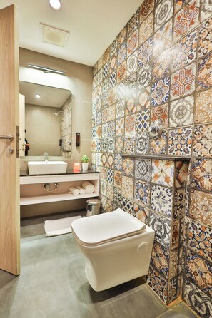 Shower, towels, soap, shampoo - Mangalore Keys By Bestinn Leisure (Mangaluru)