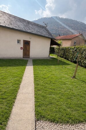 Property grounds - House in the mountains, between ski resorts, hiking trails and lake. (Marignac)