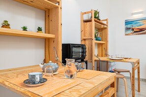 Dining - 'Ghjlgolu Suites - Molara Room' Apartment with Wi-Fi and Air Conditioning (Monte Petrosu)