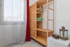 Interior - 'Ghjlgolu Suites - Molara Room' Apartment with Wi-Fi and Air Conditioning (Monte Petrosu)