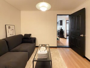 TV - Hongdae Stay, Hapjeong stn 5 mins, Modern Seoul Cozy Loft, Airport bus direct (Seoul)