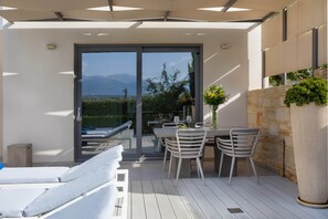 Outdoor dining - Villa Nova (2 bedroom villa) (Almyrida)