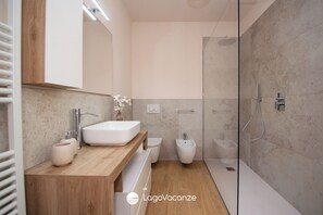 Interior detail - La Corte delle Radici (Puegnago del Garda)