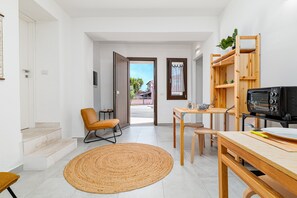 Interior - Ghjlgolu House Apartment – Tavolara Room with Wi-Fi and Air Conditioning (Monte Petrosu)