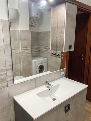 Apartment, 2 Bedrooms, Balcony | Bathroom - Mariposa (Villaputzu)