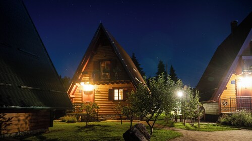 House Ana - Runolist Mountain Resort - 3 Chalets with pool & spa near Risnjak