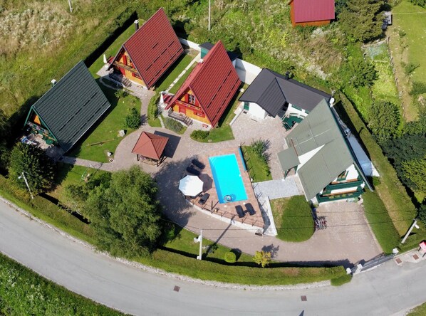 Exterior - House Ana - Runolist Mountain Resort - 3 Chalets with pool & spa near Risnjak (Crni Lug)