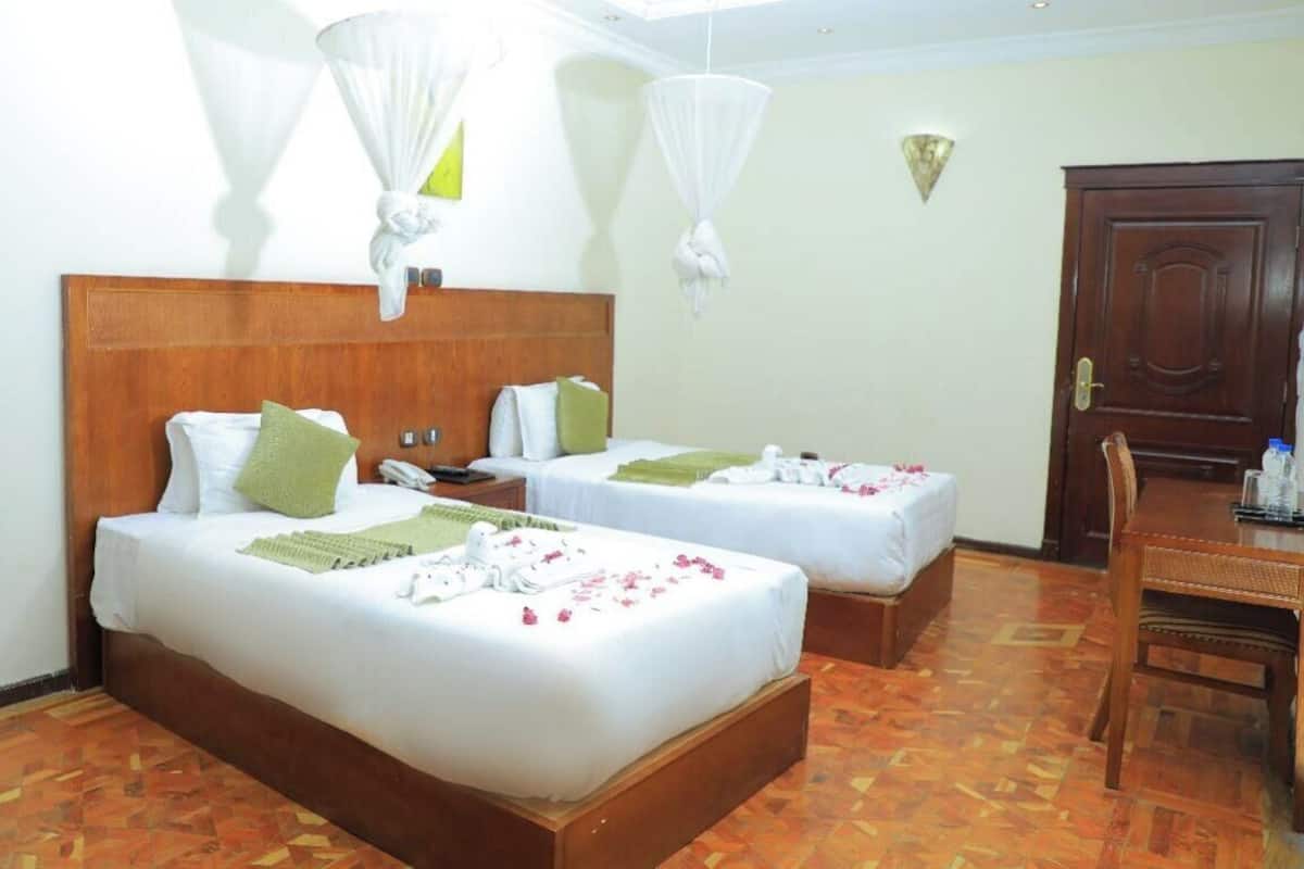 ห้องทวิน, ระเบียง, วิวสวน