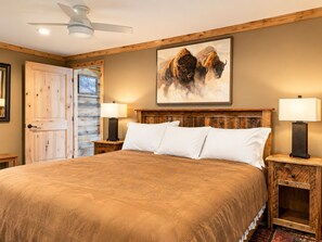 4 bedrooms, travel cot, free WiFi, bed sheets - LAZY 2 ELK LAKE LODGE: 7.6 Acres Henrys Lake Fishing ATV Trails Yellowstone Sauna (Island Park)