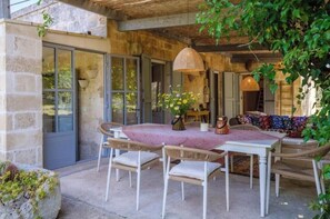 Outdoor dining - Country House by the Sea - Tranquility and Sea in the Maritime Countryside (Marittima Lecce)