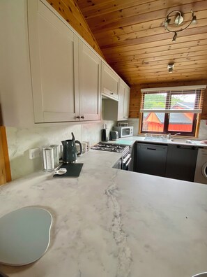 Cabin, 2 Bedrooms | Private kitchen