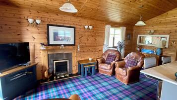 Cabin, 2 Bedrooms | Living area
