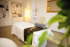 Bastu, bubbelpool, ångbastu och kroppsbehandlingar