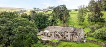 Modern 6 Bedroom home in Cheshire, sleeps 12